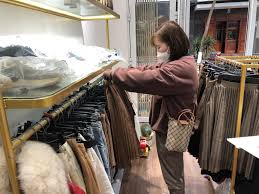 Nhiều mặt hàng thời trang giảm giá sau Tết - Báo Cao Bằng điện tử