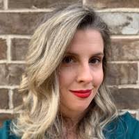 90+ perfiles de «Laura Moyer»