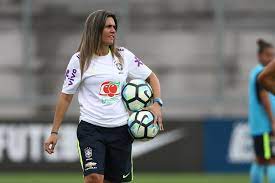 Após uma saudação inicial do presidente da confederação brasileira de futebol (cbf), rogério caboclo, ela recebeu a camisa da comissão técnica do time brasileiro e concedeu. Emily Lima Nao E Mais Tecnica Da Selecao Brasileira Feminina Gazeta Esportiva