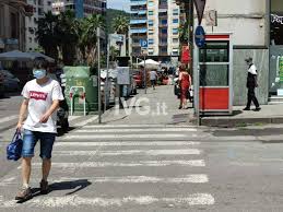 Pur senza indicare una data precisa il premier pedro sánchez ha fatto sapere che presto abbandoneremo anche le mascherine per strada. Smjleamnjkkp3m