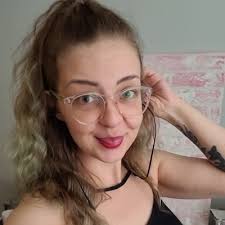 Hillary Vienna Cook (-XO.V) (@HillaryVCook)