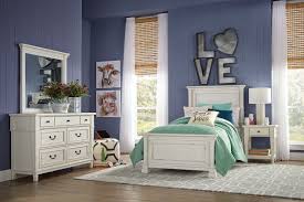 Ledge extends around mattress and hovers over corner block feet. Hannah 5 Piece Bedroom Group Badcock Home Furniture More