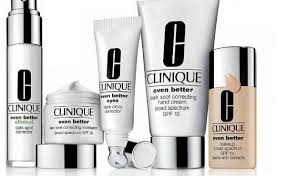 • with continued use, helps to visibly reduce and prevent dark spots and discolouration to reveal a more even skin tone. Clinique Even Better Collection
