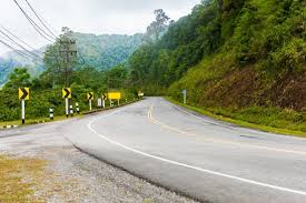 White mark of bicycle and white arrow pointing one way. Premium Photo Use Low Gear In Traffic Sign On The Mountain