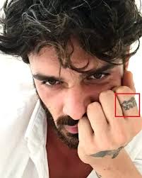 19 tatuajes de Michele Morrone y sus significados