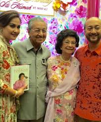 Kenali putera putera raja pahang yang tampan. Aspirasi Cinta Mukhriz Mahathir Kejelitaan To Puan Seri Norzieta Zakaria Buat Mata Sejuk Memandang Nona