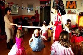 Participa con ellos y seguro que todos lo pasaréis en grande. 10 Juegos Divertidos Para Fiestas Infantiles Percentil
