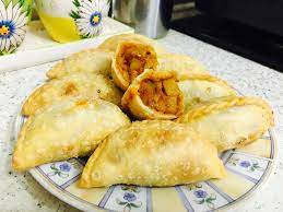 Kalau biasa anda makan karipap kulit kosong tu, kali ni boleh cuba karipap daun sup perkongsian saudari tie. Petua Mudah Buat Karipap Rangup Blog Cik Matahariku