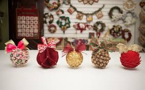 After finishing wit the sequins you will have an empty spot the styrofoam ball. 4 Ideas For Decorating Styrofoam Balls For Diy Christmas Tree Ornaments