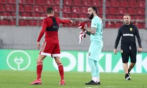 Από το 41' ο ολυμπιακός έμεινε με δέκα παίκτες λόγω της αποβολής του λαλά. Olympiakos Arhs 2 1 Ta Stigmiotypa Kai To Dwro Toy Xolempas Ston Mhtrogloy Vid Sportime Gr