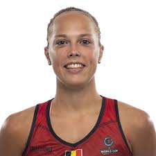 Leuke dame en een meer dan prima collectie van haar heb je. Julie Allemand Team Belgium