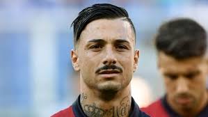 Che il taglio bob sia scalato con capelli lunghi, spettinato di media lunghezza o ad altezza della spalla con frangia laterale, il bob alla francese, o più. Calcioscommesse Il Difensore Napoletano Izzo Rinviato A Giudizio