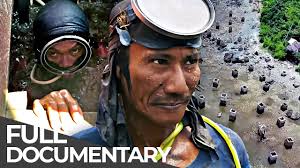 Filipino Gold Divers: Going Down a Deadly Pit to Earn a Living