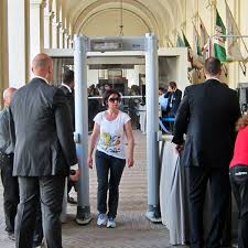 A sampling circuit in the metal detector is set to monitor the length of the reflected pulse. Ceia Security Metal Detectors