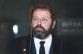 Foto: Joaquim (Carlos Vereza) morre no altar e deixa sua herança para  Januário (Taumaturgo Ferreira) na novela 'O Cravo e a Rosa'