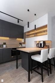 Together with colorful kitchens, total black kitchens are a new in addition of color, another key trend in the kitchen design for 2020 will be for sure about tactile surfaces. A35a828c062809ac449a515a003d494e Jpg 736 1 104 Piksel A35a828c062809ac449a515a003d494ejpg In 2020 Kuchen Design Moderne Kuche Wohnung Kuche