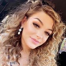 Leona Whitfield's Instagram, Twitter & Facebook