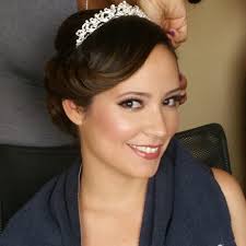 V GLAMOROUS ARTISTRY