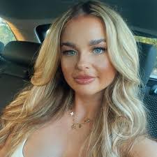 Katie Cochrane's Instagram, Twitter & Facebook