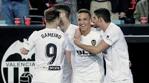 Résultats en direct, classements, transferts foot de la jupiler pro league, champions league, premier league, liga, bundesliga, calcio. Coupe Du Roi Valence Elimine Le Betis Seville Et Rejoint Le Fc Barcelone En Finale 1 0 Videos Le Soir