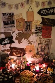 12 Idees Deco Pour Une Harry Potter Party Harrypotter Potterhead Harrypotterparty Harry Harry Potter Party Idee Deco Harry Potter Decoration Harry Potter