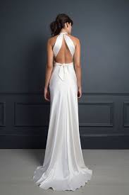Kleider aus diesem stoff wirken elegant und feminin. Ruckenfreies Brautkleid Diese Experten Tipps Sorgen Fur Makellose Haut Am Rucken Brautkleid Hochzeitskleid Elegant Hochzeitskleid Aus Seide
