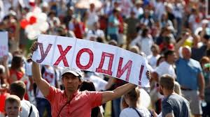 Why poland is backing the opposition in belarus Belarus Protests Workers Boo Lukashenko As Election Unrest Spreads Bbc News