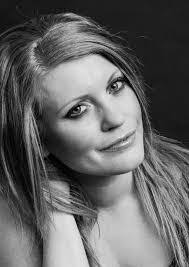 Keeley Willis's Instagram, Twitter & Facebook