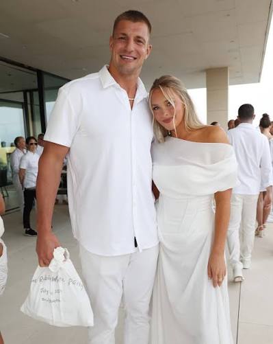 Rob Gronkowski -Gronk added a new... - Rob Gronkowski -Gronk