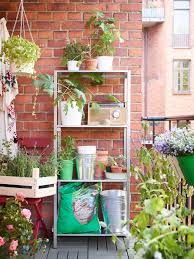 Support plante ikea pots de fleurs suspendus support pour plante plantes de décor de maison #plants feed me, plants japanese garden, plants zombies pvz pea zombie plush toy, plants 4. Amenager Un Balcon Avec Des Plantes Et Une Table Cote Maison