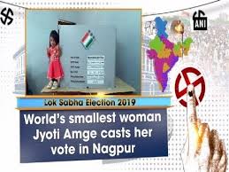 World S Smallest Woman Jyoti Amge Casts Her Vote In Nagpur Maharashtra News Youtube