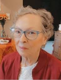 Karen Thiel's Instagram, Twitter & Facebook