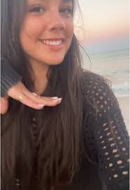 Andi Bell's Instagram, Twitter & Facebook