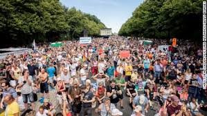 Protesty v bělorusku 2020 je série veřejných demonstrací a protestních stávek a hnutí proti prezidentovi alexandru lukašenkovi v rámci běloruské demokratické opozice, která chce zabránit jeho šestému funkčnímu období v souvislosti s prezidentskými volbami v roce 2020. Berlin Protest Large Demonstrations At Brandenburg Gate Over Covid 19 Restrictions Cnn