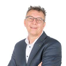 Dinsdag 24 januari, mijn laatste werkdag bij Zeeuw & Zeeuw Kia Naaldwijk.  Wat heb ik hier weer een hoop mogen leren en mogen meemaken. Een uitdagend  jaar met levertijden, CO2 doelstellingen en