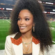 We didn't come this far, to come this far! Let's go Longhorns!! Finish the  mission! #hookem #big12championship …a @richfresh siting was only right for  the occasion! XOLO 🤍