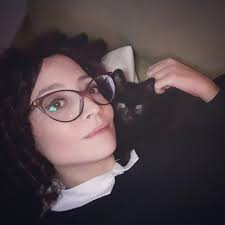 17 Novembre giornata mondiale dedicata ai gatti neri. ❤ In Italia solo il  10% dei gatti neri che vivono per strada sono adottati , perchè ancora alle  soglie del 2022 , il