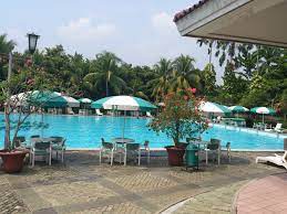Kolam renang dikota medan ada banyak sekali jumlahnya. Kolam Renang Paus Di Damai Indah Golf Bsd Somethings Are Better Left Said Than Unsaid