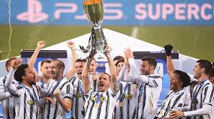 Bek juventus, leonardo bonucci membawa piala super italia usai mengalahkan napoli di stadion para pemain juventus melakukan selebrasi usai menjuarai piala super italia melawan napoli di. Ljkdagiflyqjtm