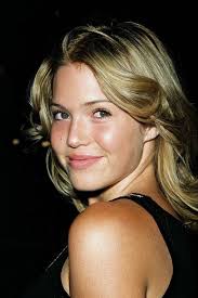 These Female Singers Took The Music Scene By Storm Back In The 90s In 2020 90s Female Singers Female Singers Mandy Moore