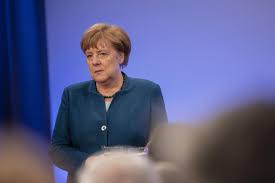 So waren 69 prozent der befragten zum zeitpunkt der befragung mit angela merkel sehr zufrieden oder zumindest zufrieden. Angela Merkel Das Sagt Sie Zu Ihren Zitteranfallen