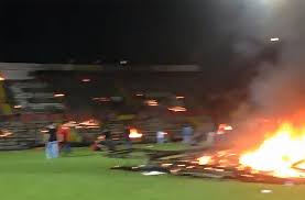 You're very lucky, don't you know? Turkische Fussball Fans Setzen Stadion In Brand Abendzeitung Munchen