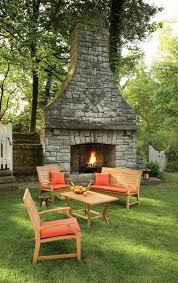 Ein outdoor kaminofen sieht nicht nur schön im garten oder auf der terrasse aus, sondern sorgt auch gleichzeitig für eine gemütliche wärme (in lauen abendstunden). Gartenkamin Oder Offene Feuerstelle 30 Ideen Wie Sie Stilvolle Gemutlichkeit Im Garten Schaffen