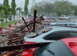 Hd hospital teluk intan is located in teluk intan, perak, visit this page to get the contact number or address. Strong Wind Causes Walkway Roof To Collapse At Teluk Intan Hospital 15 Cars Damaged The Star