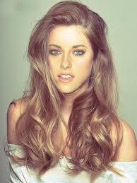 Loose Curls Use 1 2 Inch Curling Iron Curl Two Inch Sections Of Hair Alternatively Forwards And B Hair Color Light Brown Hair Highlights Brown Hair Colors