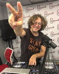 Выбирай (lavrushkin & killjoy remix) natan & гусейн гасанов. Yuzhnyj Polyus Ty Dym Andrey Sobolev Remix Extended Krupatin Podkast Podtail