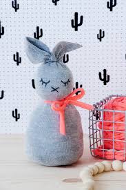 Kuschelhase Ganz Ohne Nadel Und Faden Kinder Basteln Diy Kindergeburtstag Basteln Mit Kindern Socken Tiere