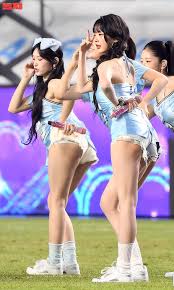 장원영 얼싸 - 숨 막히는 뒤태 부각