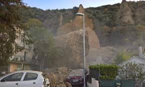 Si vous êtes dans l'impossibilité de vous rendre sur le lieu de la location (confinement, isolement, interdiction de déplacement, etc.). Miracle Dans Les Alpes De Haute Provence Un Rocher De 3000 M3 S Ecroule Sur