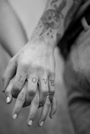 صور حبيبين tatuagem no dedo tatuagens nas juntas dos dedos tatus nos dedos